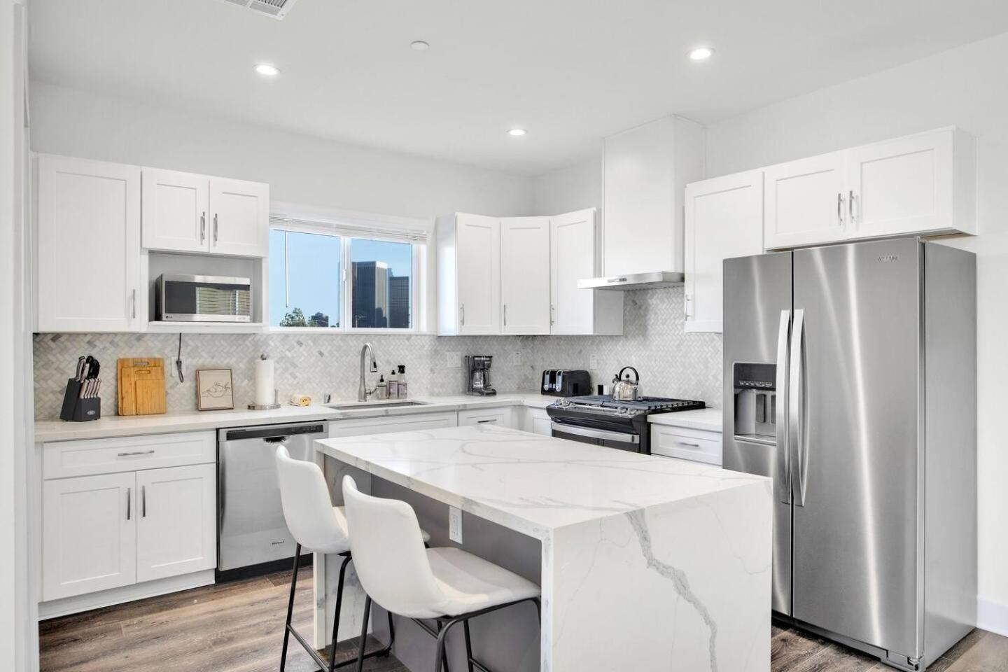 Fresh & New Downtown La Condo! Сasa de vacaciones *